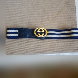 Gorgeous vintage Gucci navy and off white stretch canvas belt